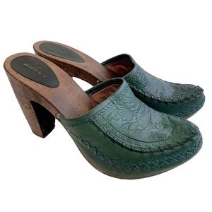 Beautiful aqua embossed leather and wood Bronx mules & clogs | 39 or 8-8.5